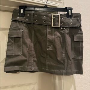 NWT ARMY GREEN MINI CARGO SKIRT SIZE MEDIUM